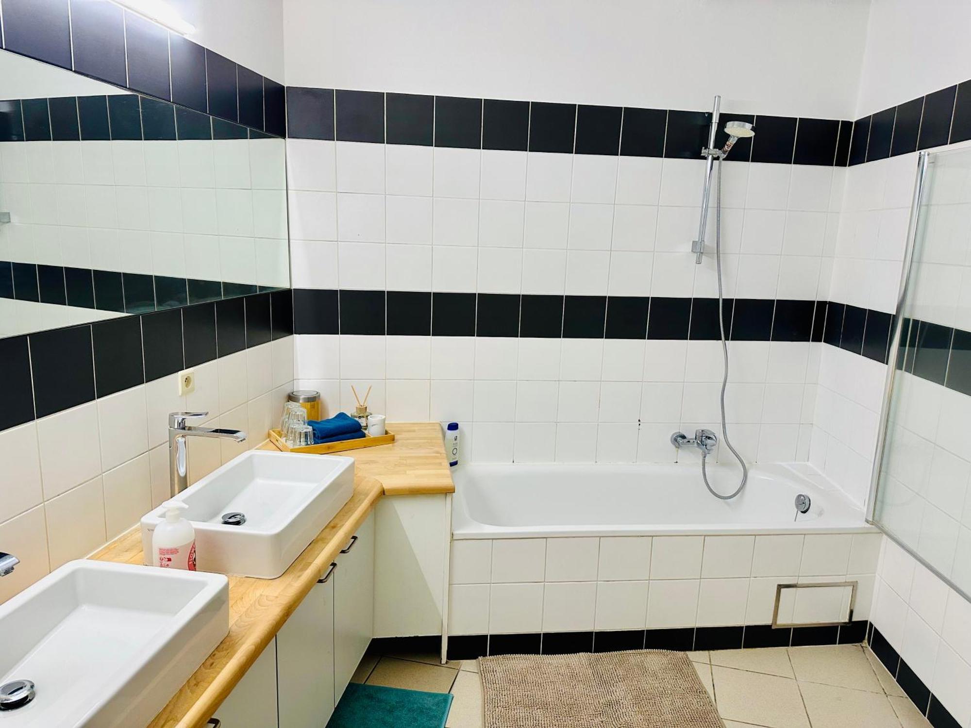 Down Town Oasis-Spacious Loft With Private Parking Brüsszel Kültér fotó